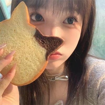 她来自未来海报